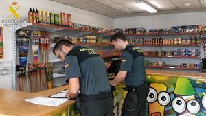 La Guàrdia Civil reforça les inspeccions de pirotècnia per Sant Joan amb més d’un miler de controls a Catalunya. Guàrdia Civil
