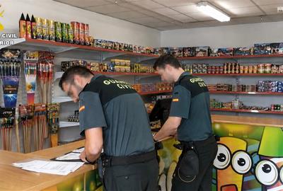 La Guàrdia Civil reforça les inspeccions de pirotècnia per Sant Joan amb més d’un miler de controls a Catalunya. Guàrdia Civil