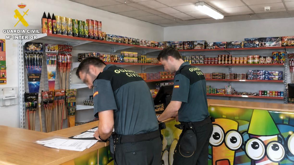 La Guàrdia Civil reforça les inspeccions de pirotècnia per Sant Joan amb més d’un miler de controls a Catalunya. Guàrdia Civil