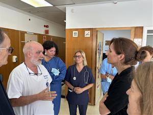La ministra de Sanitat, Mónica García durant una visita al centre de salut Otero, a Ceuta. ACN