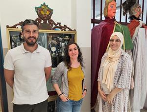 La nova junta de l'AFA: de dreta a esquerra, l'Amina, presidenta de l'AFA; la Neus, secretària; i el Carlos, tresorer. Eix