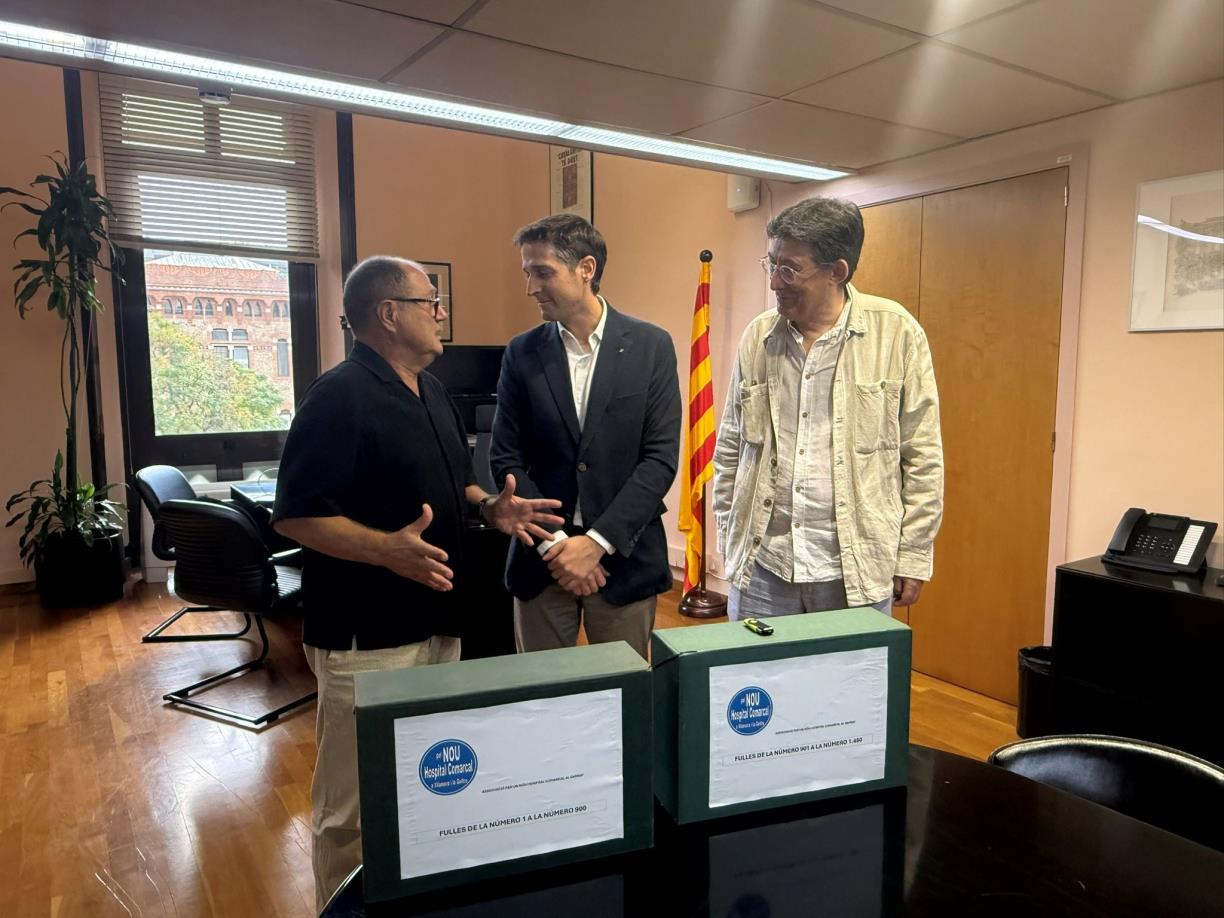 La Plataforma pel nou Hospital Comarcal lliura a Salut 16.000 signatures de suport al projecte. EIX