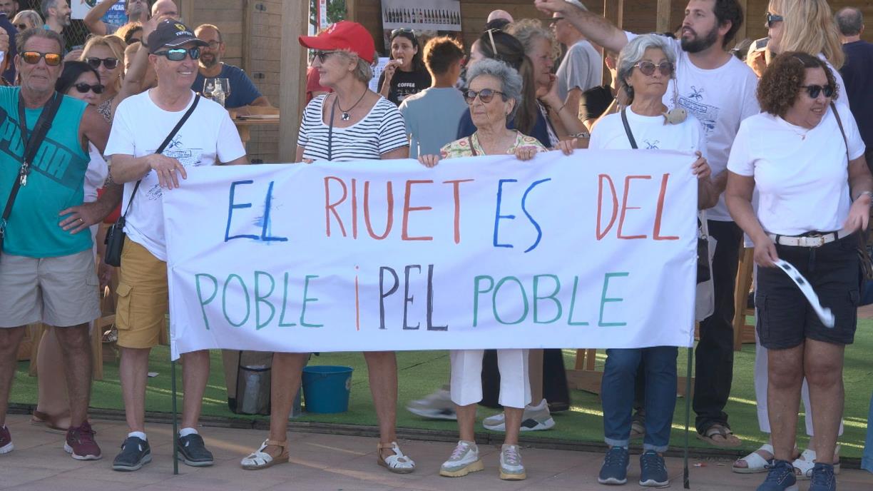 La plataforma veïnal Recuperem la Bocana del Riuet s’han tornat a manifestar per reclamar la recuperació de l’espai. Eix