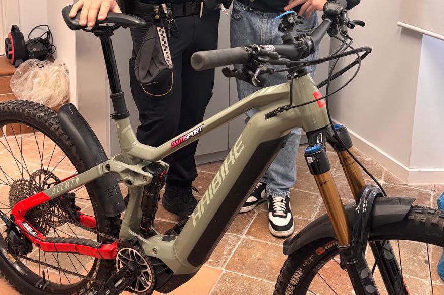 La Policia Local de Sant Pere de Ribes recupera una bicicleta elèctrica sostreta valorada en 6.000 €. Ajt Sant Pere de Ribes