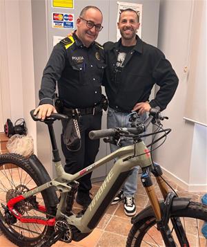 La Policia Local de Sant Pere de Ribes recupera una bicicleta elèctrica sostreta valorada en 6.000 €