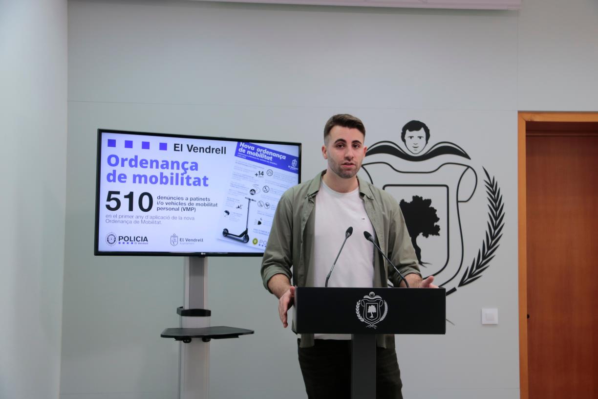 La Policia Local del Vendrell multa mig miler d'usuaris de patinets en el primer any amb la nova ordenança de mobilitat. ACN