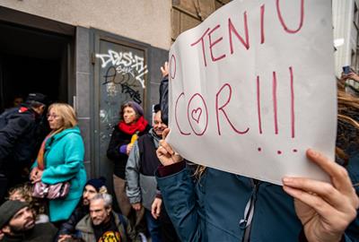 La pressió i resistència de les entitats aconsegueixen aturar alguns desnonaments.. @tgamadeu_photo