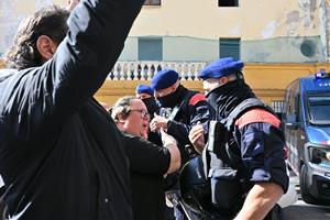 La senyora fa 70 anys que viu en un pis de la família, però a causa d’una permuta no escripturada pot anar al carrer