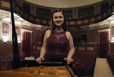 La vilanovina Laura Farré Rozada, Premi Ràdio Associació de Catalunya pel seu programa “La Cinta de Möebius”. EIX