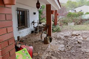 L'aiguat arrasa una casa i provoca diverses destrosses en una urbanització de Canyelles