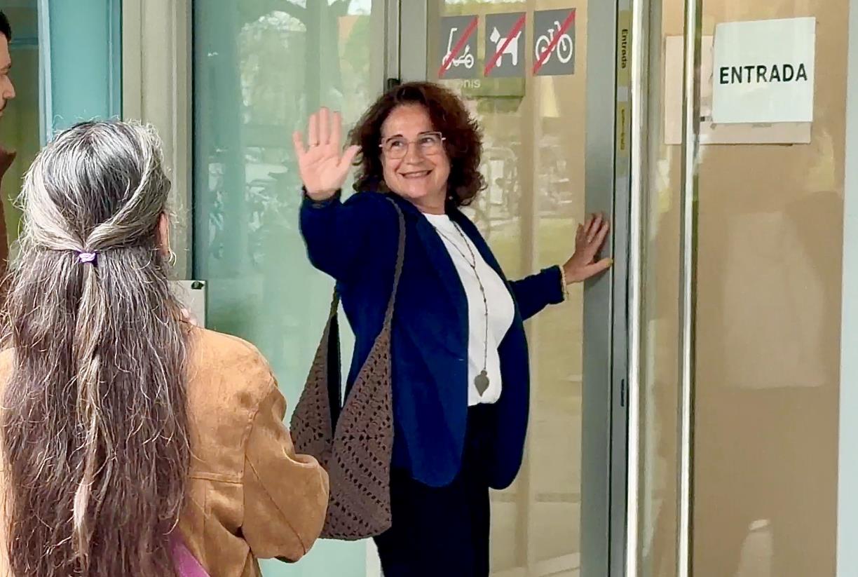 L’alcaldessa de Sitges nega a la jutgessa haver afavorit el seu fill en la concessió d’una parada al mercat municipal. ACN