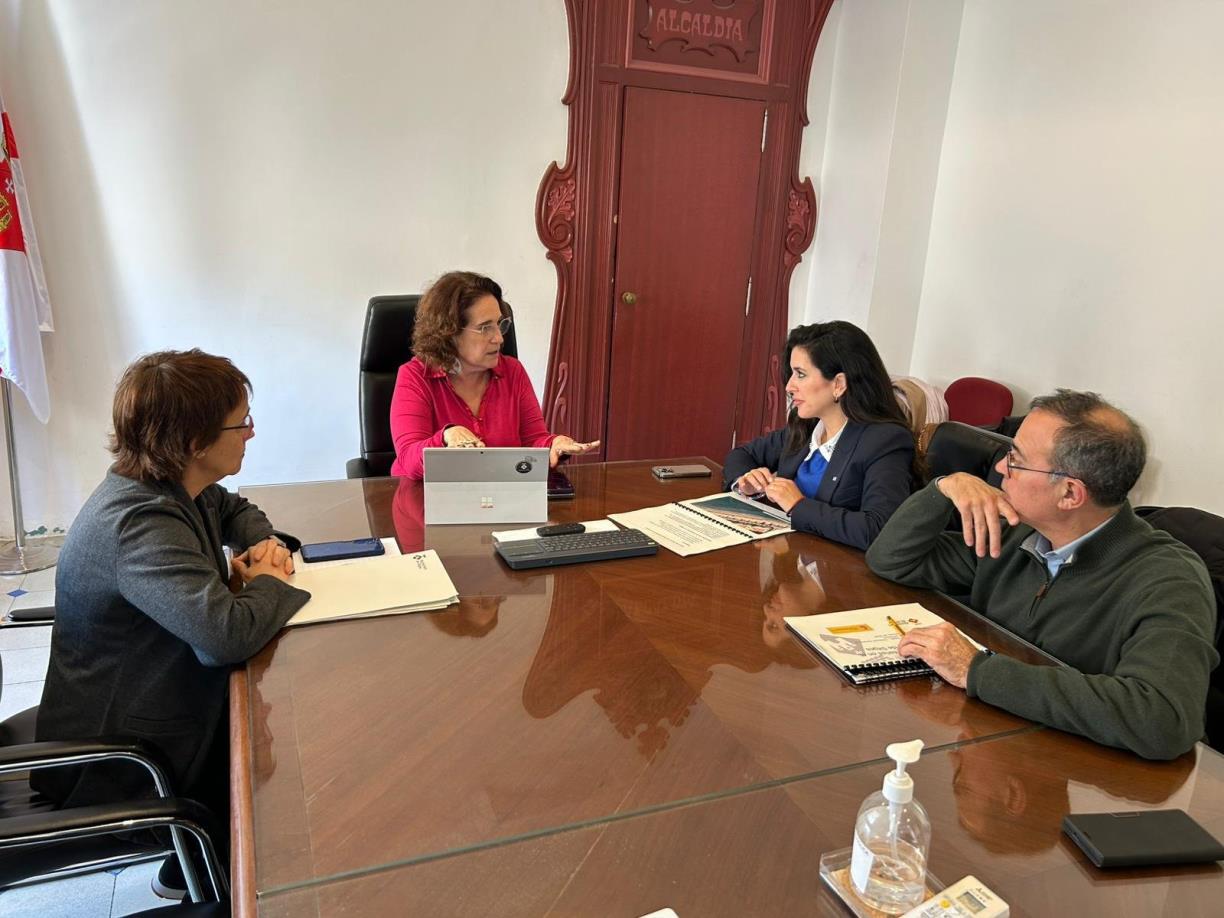 L’alcaldessa de Sitges reivindica la protecció del litoral i els equipaments del front marítim. Ajuntament de Sitges