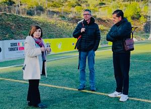 L'alcaldessa Rosa Huguet i el regidor d'Esports Benito Nogales en visita a les instal·lacions. Eix