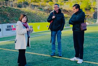 L'alcaldessa Rosa Huguet i el regidor d'Esports Benito Nogales en visita a les instal·lacions. Eix