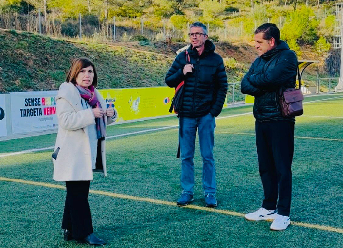 L'alcaldessa Rosa Huguet i el regidor d'Esports Benito Nogales en visita a les instal·lacions. Eix