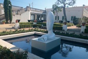 L'artista Jaume Plensa cedeix una escultura al Museu Pau Casals coincidint amb el 150è aniversari del mestre