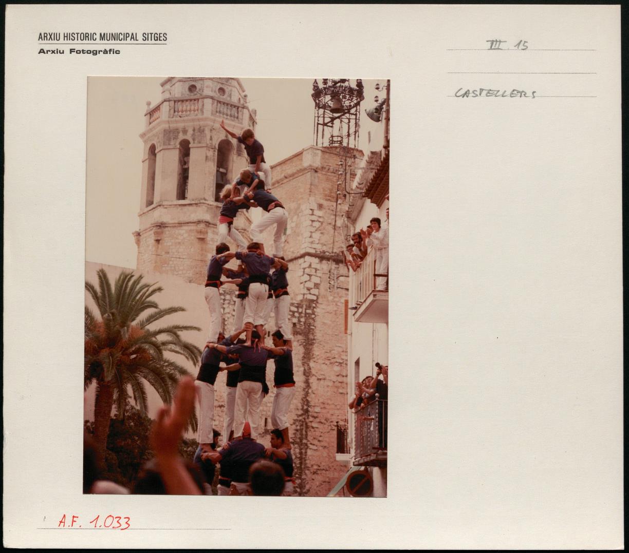 L'Arxiu Històric de Sitges digitalitza més de 2.200 fotografies per preservar la memòria de la vila. EIX
