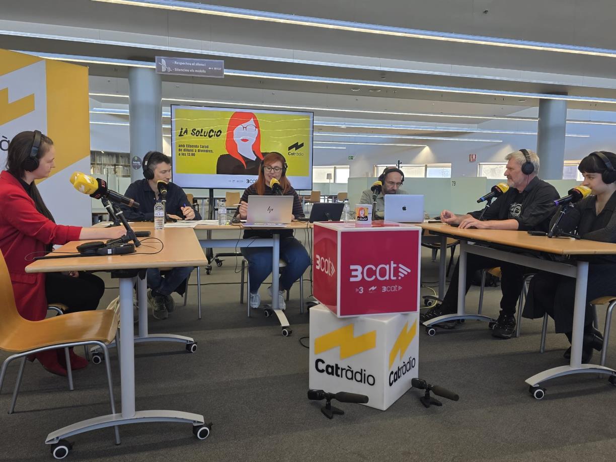 Laura Farré Rozada estrena el pòdcast Divergents a Catalunya Ràdio. EIX