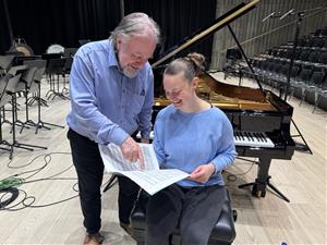 Laura Farré Rozada triomfa a les Illes Fèroe amb l’estrena d’una obra que ningú havia interpretat de memòria. EIX