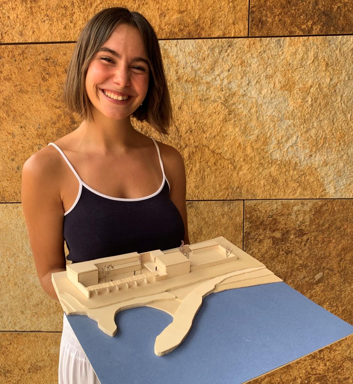 Laura Figueras Bueno, estudiant de l'Escola Massana. Centre d'Art i Disseny de Barcelona, presenta el treball 'L'Atlàntida'. UPC