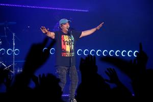 Lax'n'Busto engega la gira del 40è aniversari al festival Strenes. ACN