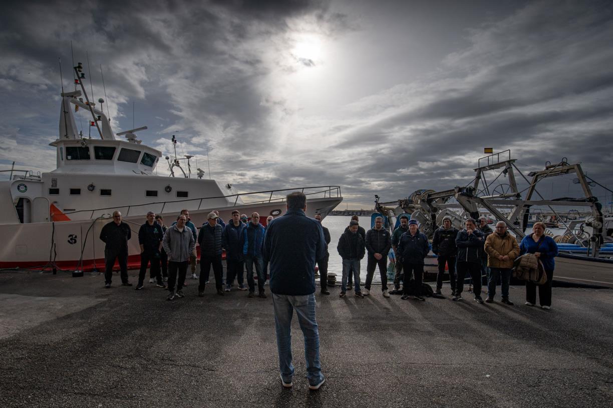Lectura del Manifest de la pesca catalana al port de Vilanova. @tgamadeu_photo