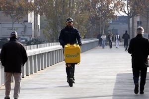 L'ERO de Glovo afectarà finalment 91 repartidors a Catalunya. ACN