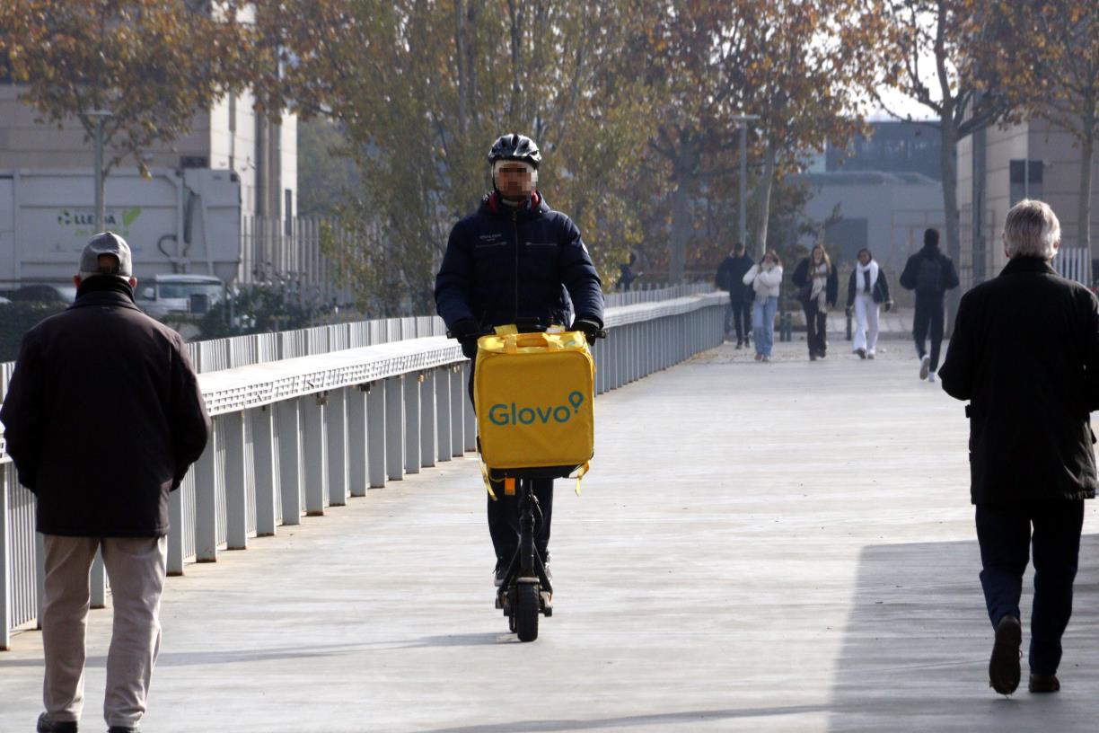 L'ERO de Glovo afectarà finalment 91 repartidors a Catalunya. ACN