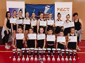 Les atletes del Club Twirling Vilobí . Eix