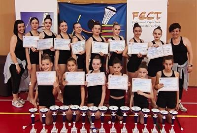 Les atletes del Club Twirling Vilobí . Eix