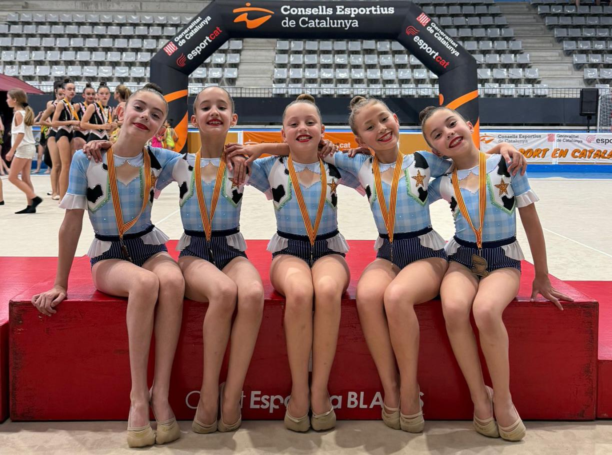 Les gimnastes del Club Rítmica Olèrdola . Eix
