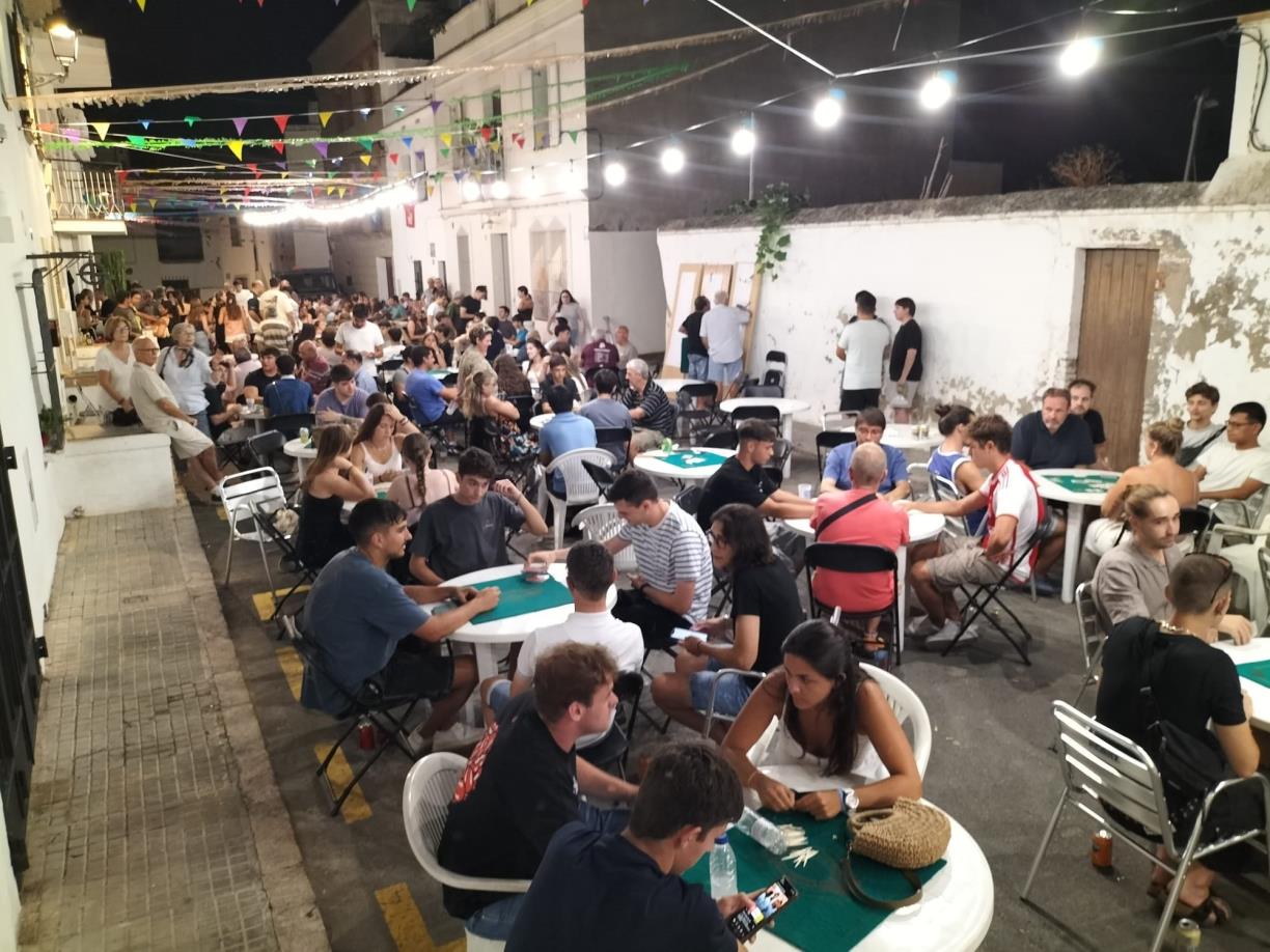 Les urbanitzacions i barris de Sant Pere de Ribes es preparen per a un estiu de Festes Majors. Ajt Sant Pere de Ribes