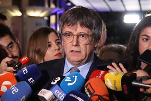 L'expresident Carles Puigdemont en una atenció als mitjans des del Parlament Europeu. ACN / Albert Cadanet