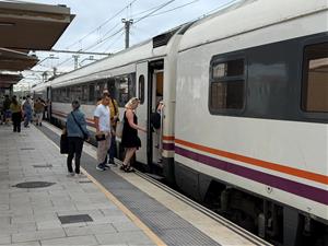 L'R2 Sud acumula retards en la represa després de les obres als túnels del Garraf. ACN