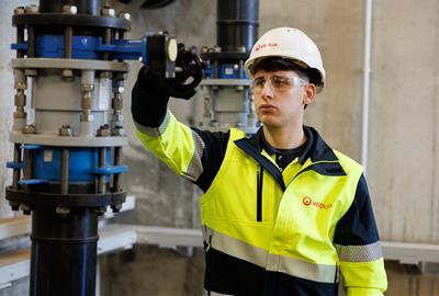 Manel Jiménez va cursar el CFGM i el CFGS de l'aigua i és operari en sistemes de potabilització de Veolia a la planta de Palafolls. Veolia