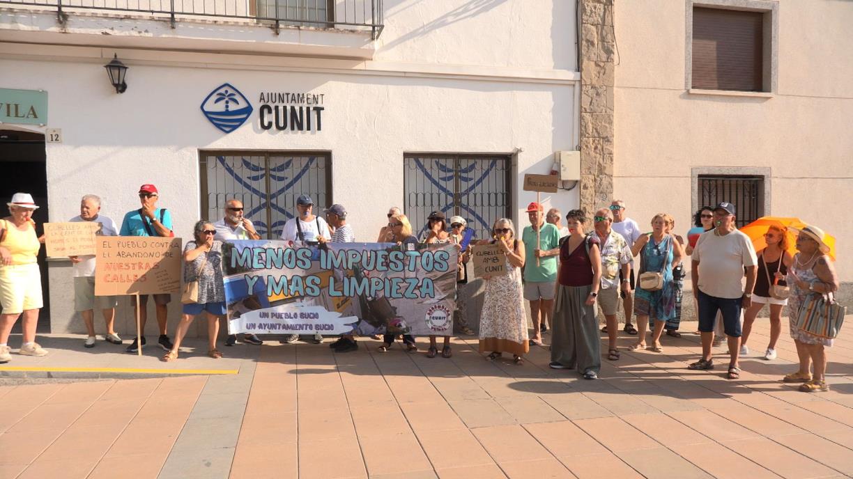 Manifestació dijous a la tarda a les portes de l’Ajuntament de Cunit. Eix