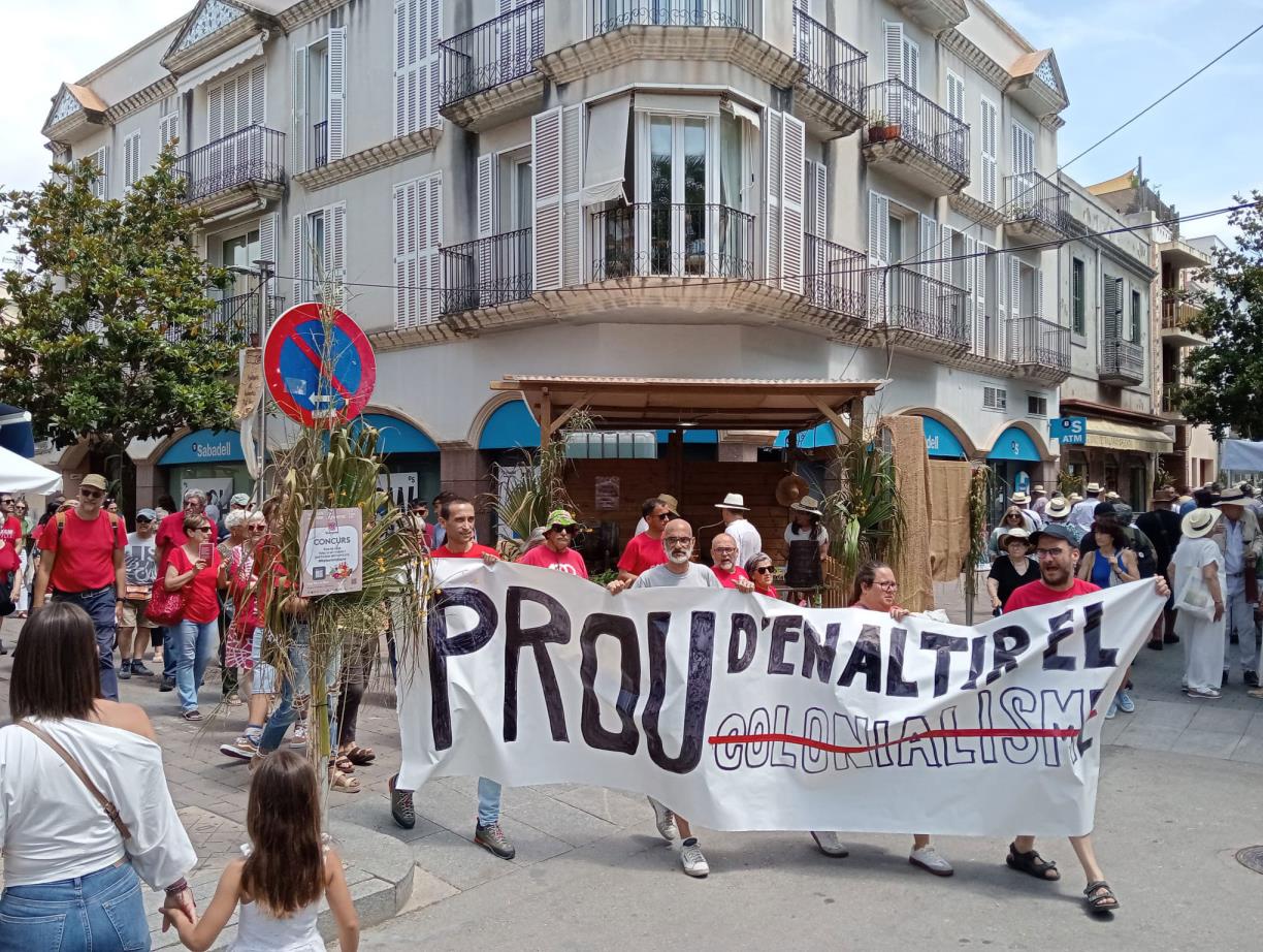 Marxa per la Descolonització a la Fira del Retorn dels Indians. Eix