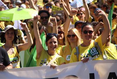 Milers de docents es manifesten a Barcelona amb to reivindicatiu i festiu amb motiu de la vaga a tot Catalunya. ACN