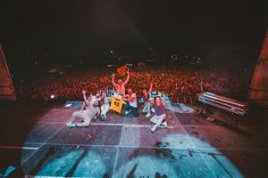 Milers de persones celebren el 45è aniversari de la Festa de la Fil·loxera al ritme d’Els Catarres