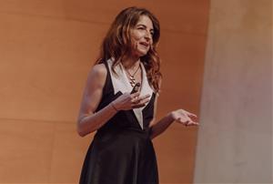 Montserrat Rigall en una ponència a l'Auditori Palau de Congressos de Girona / Gemma Martz
