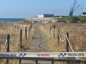 Mossos d'esquadra al lloc dels fets a la platja de la Farola