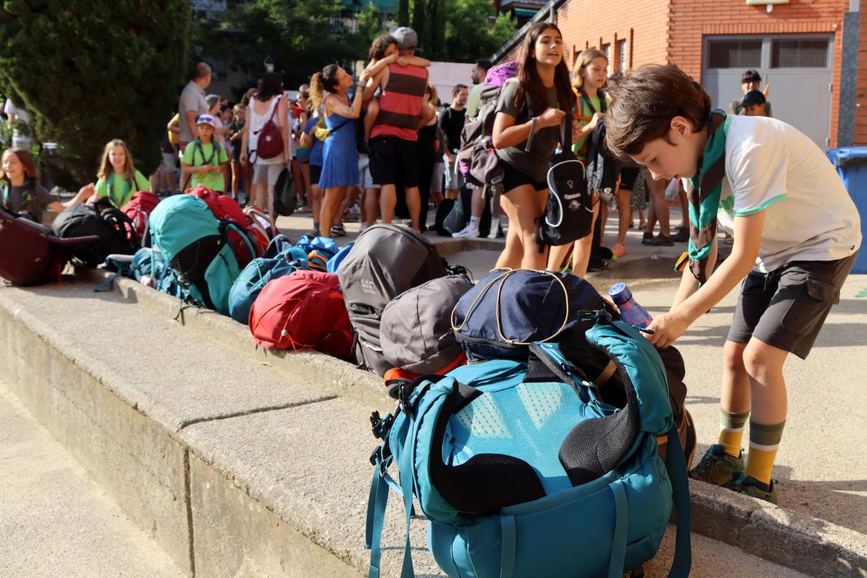 Motxilles preparades per marxar de colònies. ACN / Mar Martí