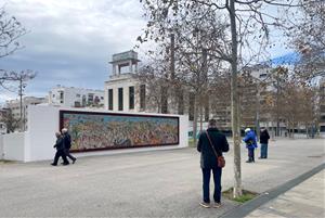 Mural de la Pilarín Bayés. Eix