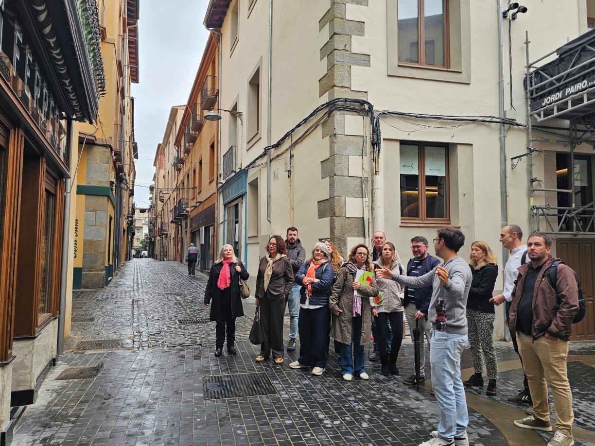 NODE Garraf busca noves fórmules per dinamitzar el comerç de proximitat a Olot i Lloret de Mar. Node Garraf