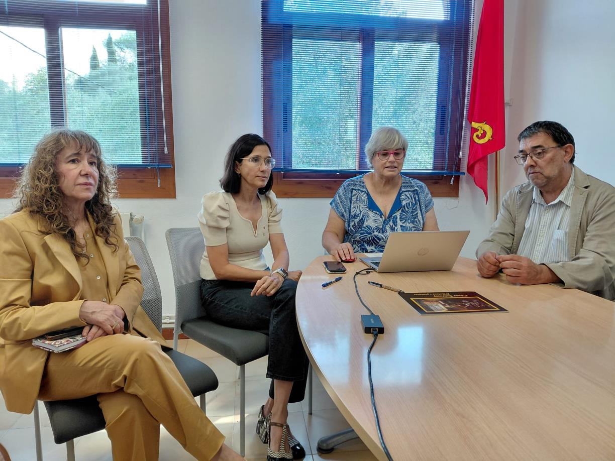 Núria Parlon visita Olivella per conèixer el model de seguretat del municipi. Ajuntament d'Olivella