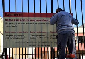 Operaris de Fira de Barcelona de Montjuïc preparen el procés de regularització. ACN / Bernat Vilaró