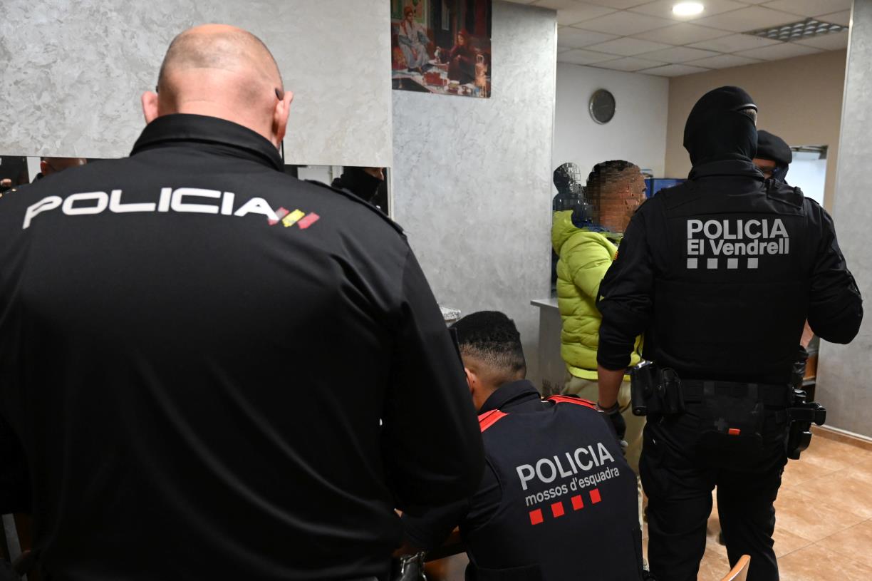 Operatiu policial conjunt al Vendrell amb 48 denúncies en tres establiments. Ajuntament del Vendrell