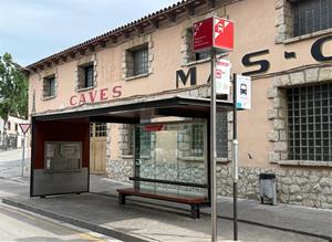 Parada d’autobusos de la Rambla de Sant Sadurní d’Anoia. Eix