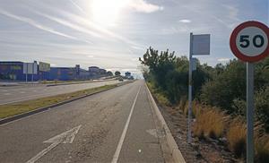 Pas de vianants situat a la C-31. Eix