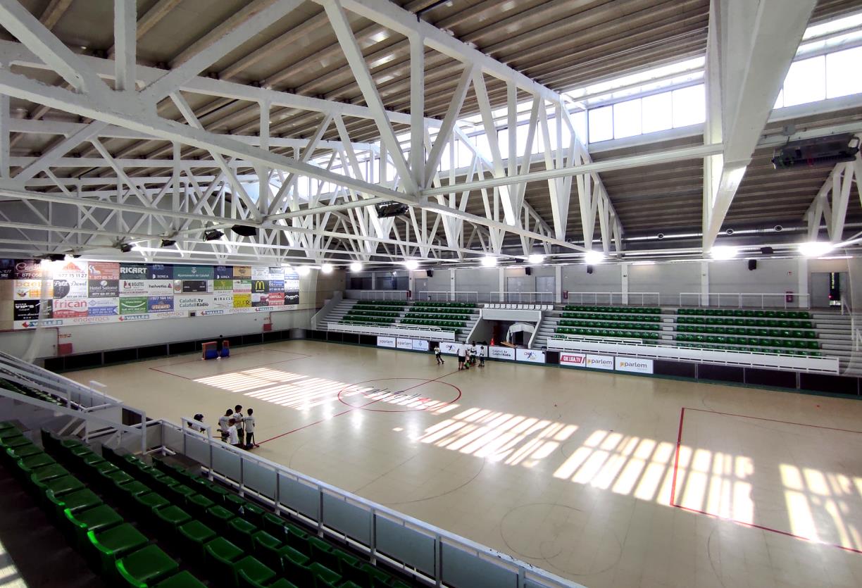 Pavelló poliesportiu Joan Ortoll de Calafell. Eix